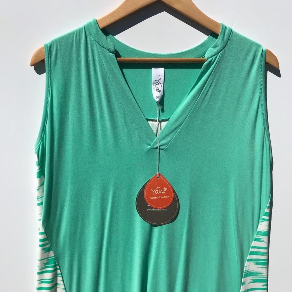 YALA stretch bamboo activewear tank - Picture 2 of 4